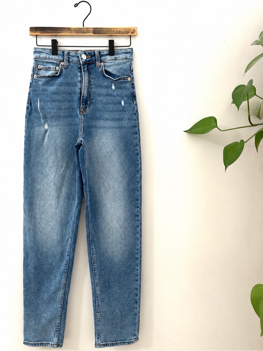 H&M Divided Women’s Light Wash Boyfriend Jeans Size 2